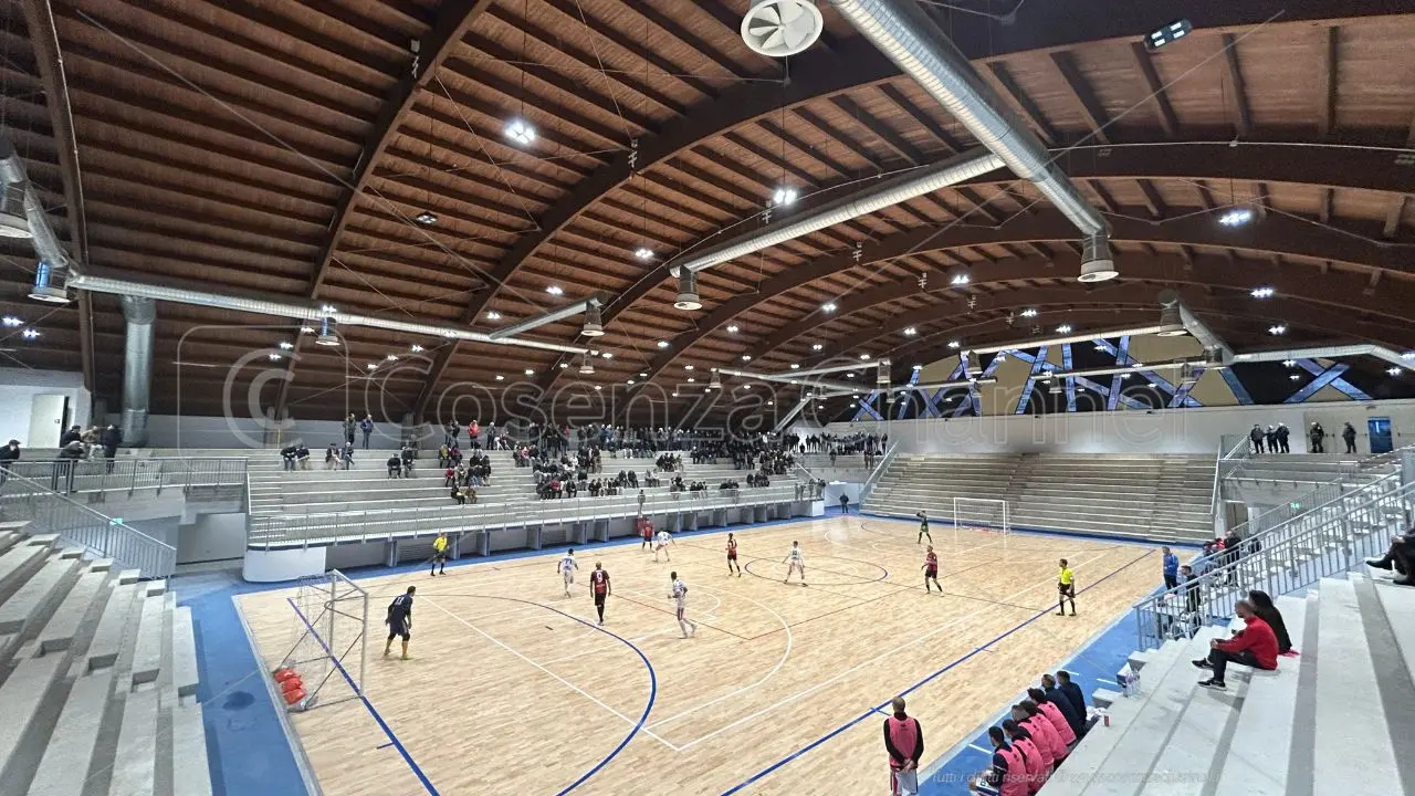 Calcio a 5, l'Acri inaugura il nuovo Palazzetto dello Sport e conquista la vittoria