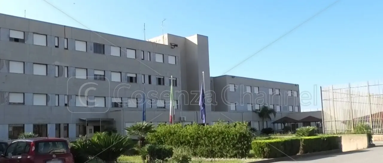 Paola, tragico suicidio in carcere: detenuto di 21 anni si toglie la vita