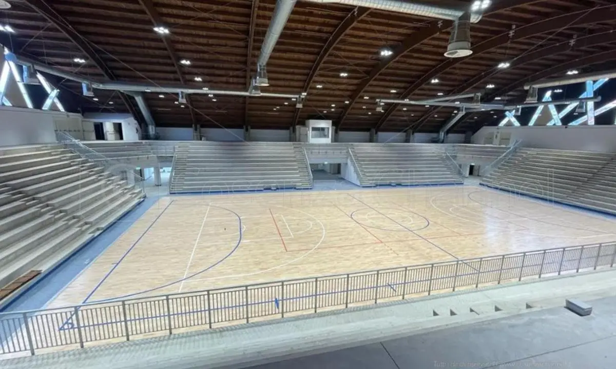 Acri, il Palazzetto dello sport ospita la sua prima partita ufficiale