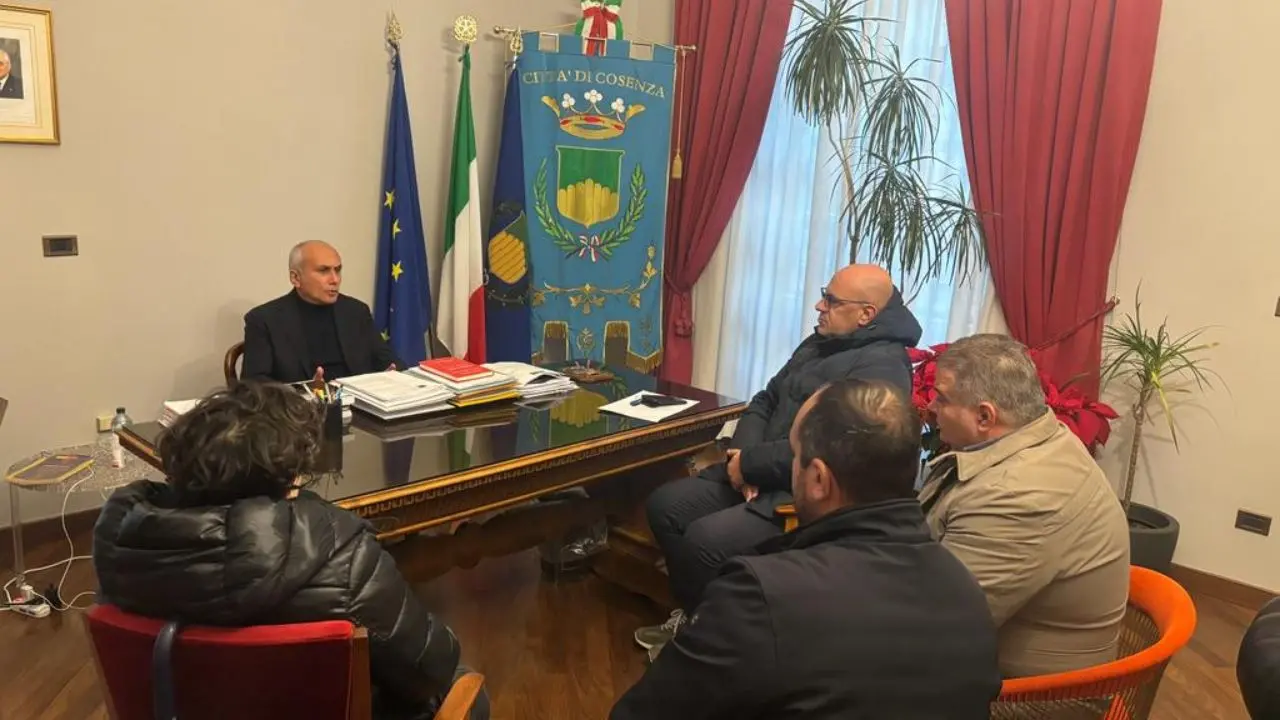 Vertenza Next Elettronica, il sindaco di Cosenza al fianco dei lavoratori: «Scongiurare la chiusura»