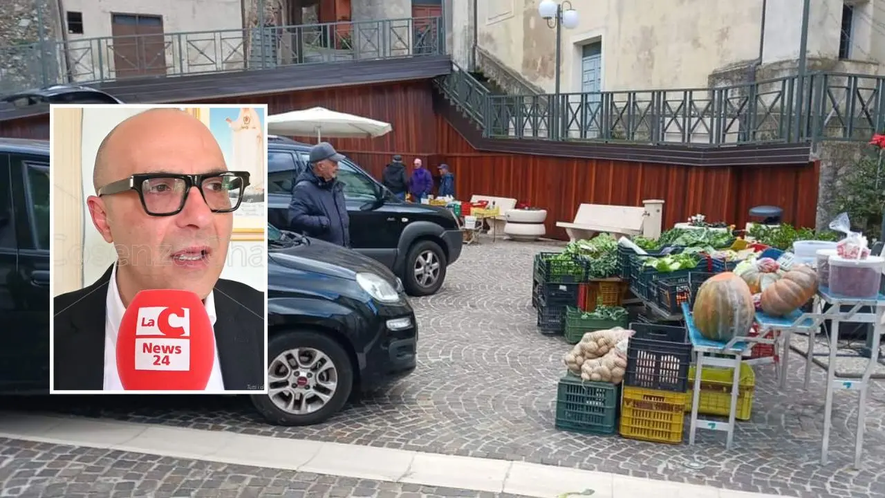 Acri, piazza Marconi si rifà il look e il mercato ortofrutticolo si \"rimpicciolisce\". Protestano i venditori
