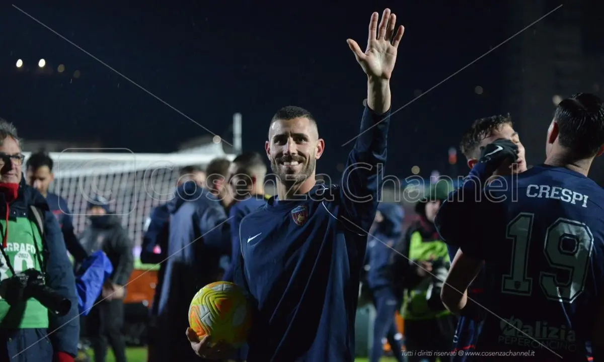 Tutino-Cosenza oltre il calcio: «Sono legato alla città. I miei figli sono nati qui. E la classifica...»