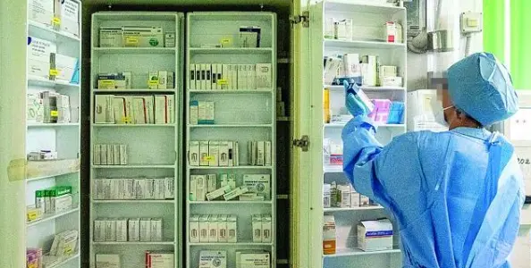 Ospedale di Cosenza a secco di farmaci. Mancano anche guanti e siringhe