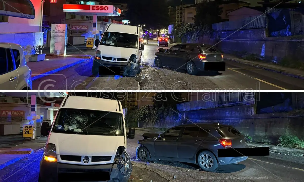 Cosenza, scontro frontale a Piazza Europa: tre feriti