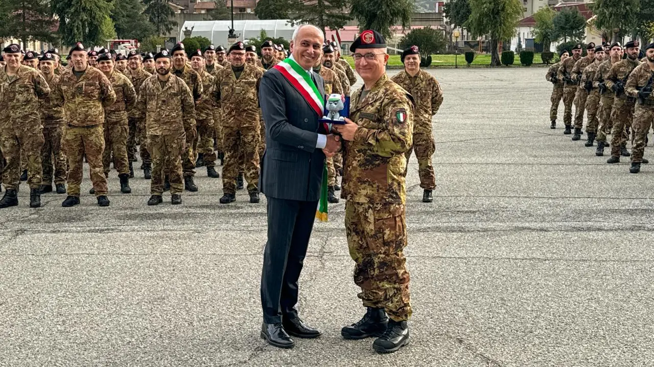 Cosenza, le massime autorità salutano il I° Reggimento Bersaglieri in partenza