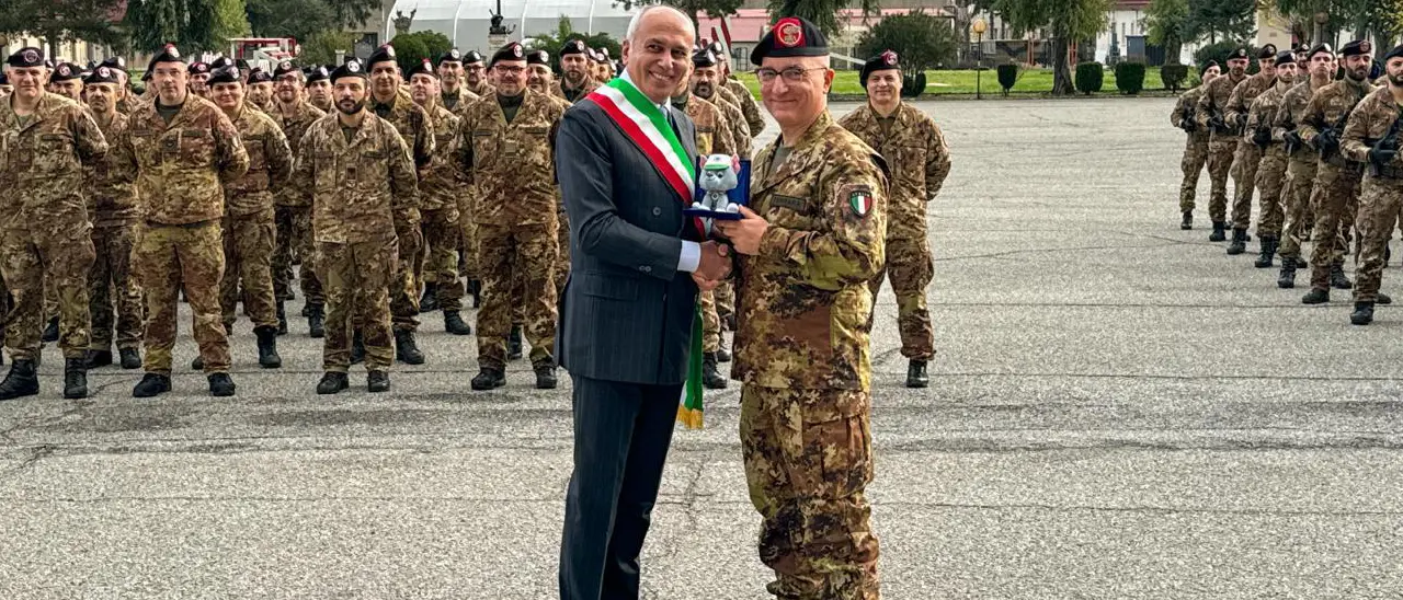 Cosenza, le massime autorità salutano il I° Reggimento Bersaglieri in partenza