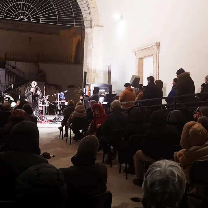 La Biblioteca Civica di Cosenza non deve morire. Una sera di live e dibattiti per sostenerla