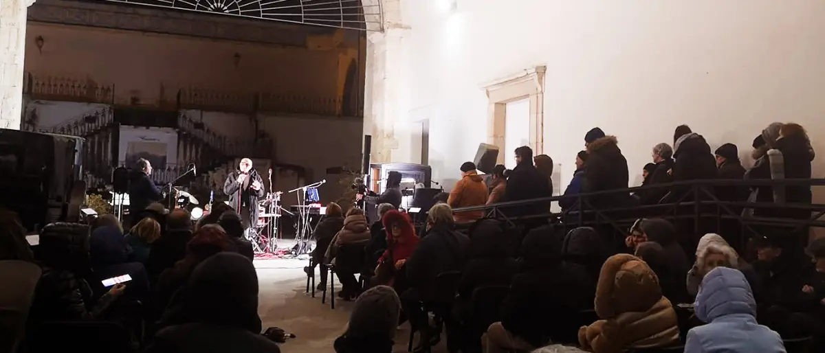 La Biblioteca Civica di Cosenza non deve morire. Una sera di live e dibattiti per sostenerla