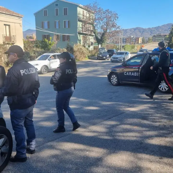 Controlli in provincia di Cosenza: cinque patenti di guida ritirate | FOTO