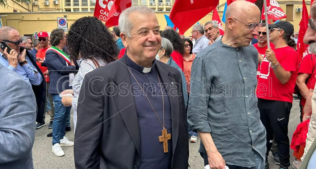 Vertenza Amaco, Checchinato fa sentire la sua vicinanza ai lavoratori in sit-in\n