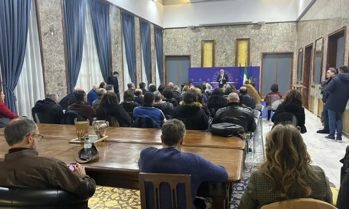 Cosenza, fronte unico a sostegno dei tirocinanti di Palazzo dei Bruzi