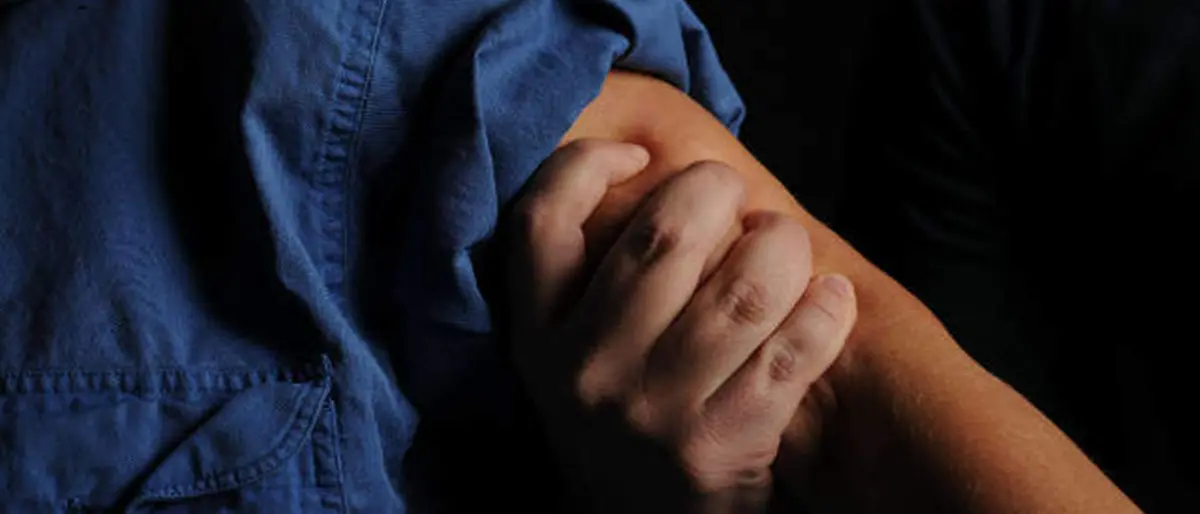 Cosenza, maltratta moglie e figli. Disposto il divieto di avvicinamento