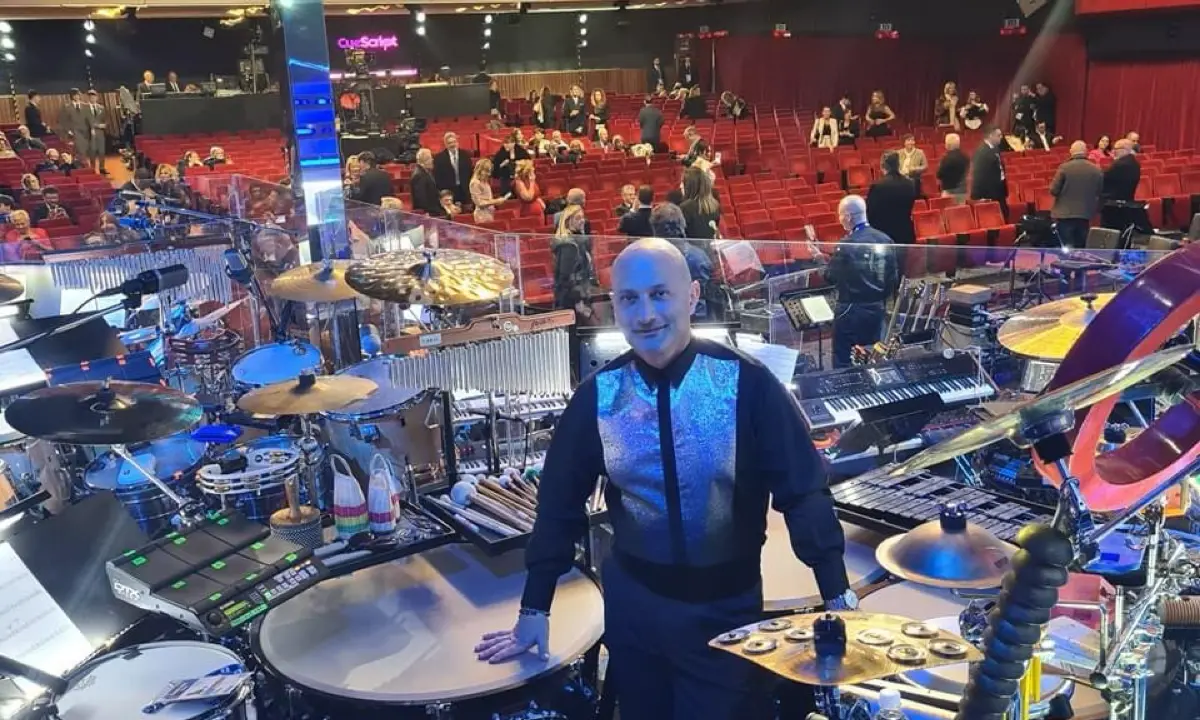 Sanremo, batte ancora il cuore cosentino di Molinaro tra le percussioni