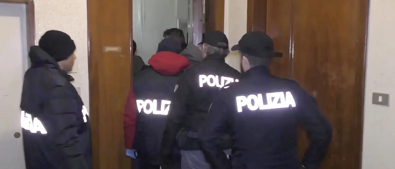 Droga e cellulari in carcere, eseguiti 30 arresti a Napoli