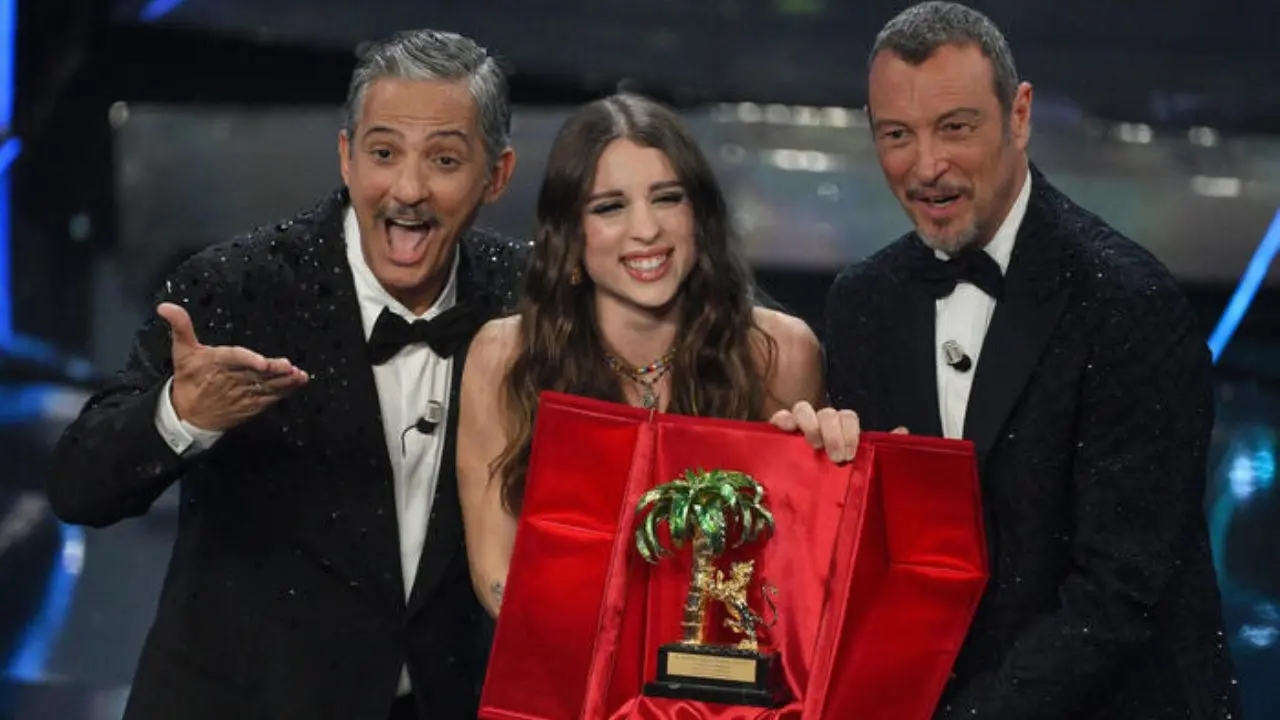 Non solo Lagonegro, Angelina Mango fa felice anche la \"nostra\" Laino Borgo
