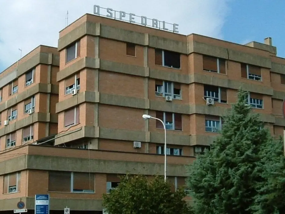 Trebisacce, donna trovata morta davanti al Pronto Soccorso: si tratta di Ornella Forastefano. Ipotesi femminicidio
