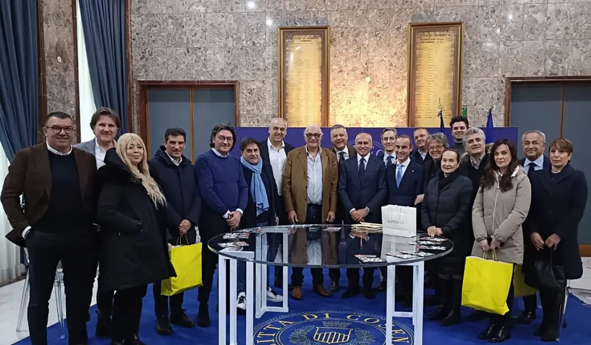 Caruso consegna il Rosone della Cattedrale di Cosenza agli imprenditori che hanno abbellito la città nel periodo natalizio