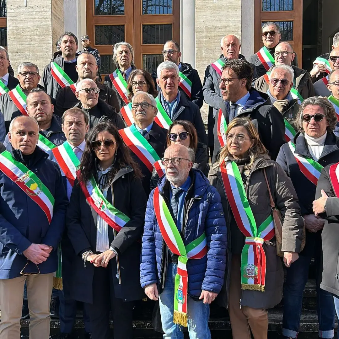 Autonomia differenziata, i sindaci scendono in piazza per dire no