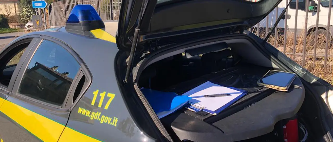 Lamezia Terme, sei mesi fuori regione mentre era in permesso retribuito per assistere la madre