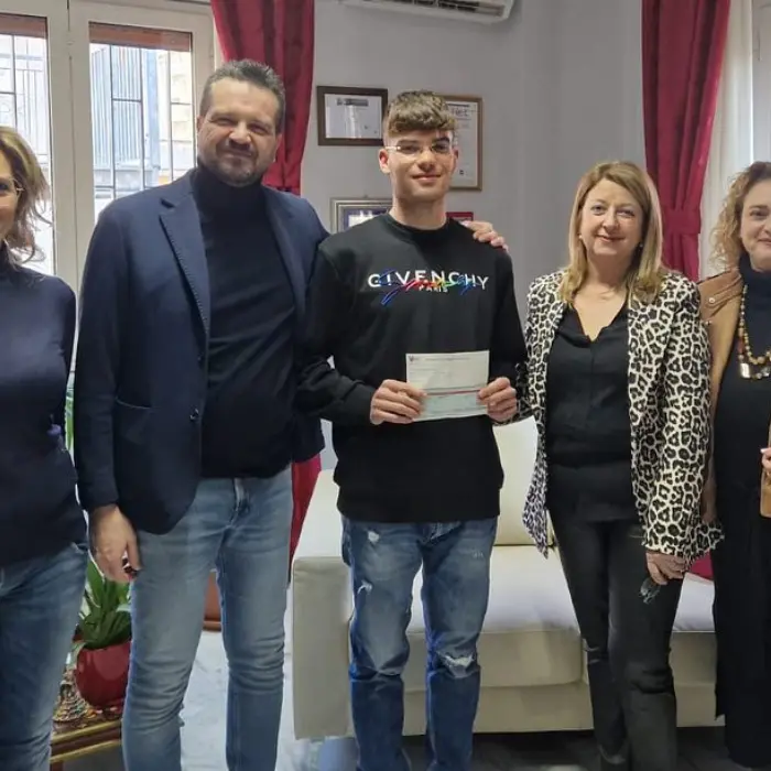 Cosenza, consegnata borsa di studio allo studente del \"Monaco\" per l'elaborato sull'AI