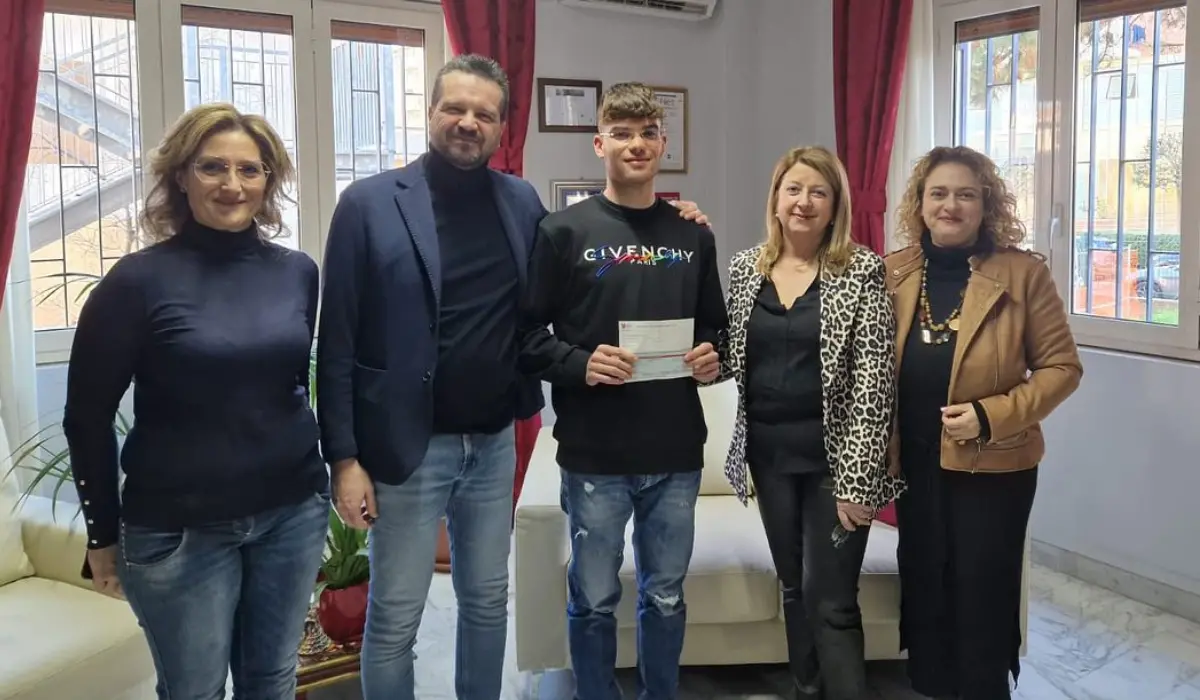 Cosenza, consegnata borsa di studio allo studente del \"Monaco\" per l'elaborato sull'AI