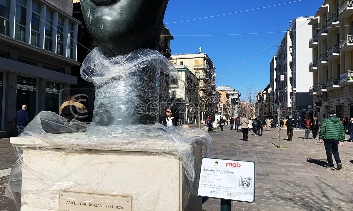 Cosenza, un Mab ancora \"imbustato\" e senza videosorveglianza