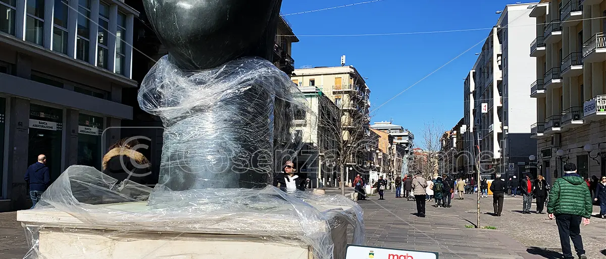 Cosenza, un Mab ancora \"imbustato\" e senza videosorveglianza