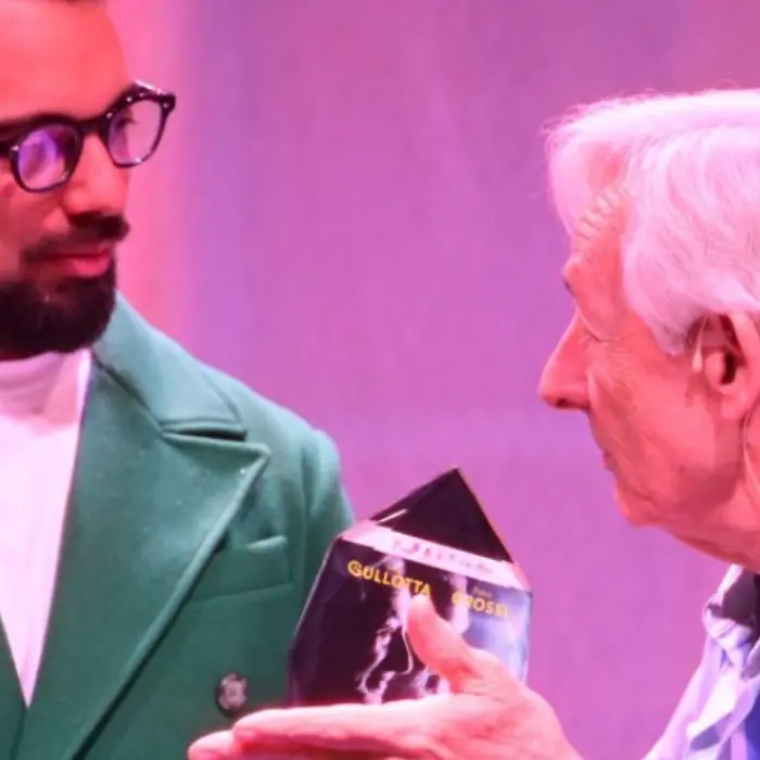 Fantastico Gullotta, il Garden di Rende applaude la pièce “In ogni vita la pioggia deve cadere”