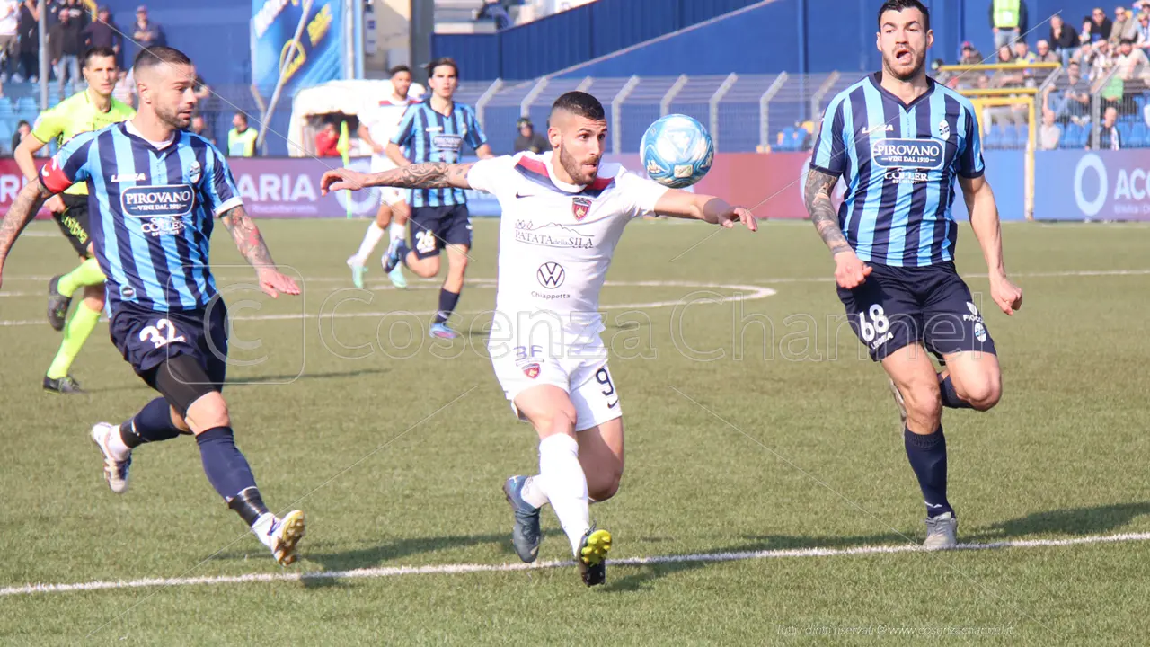 Tutino, Cosenza ti ama. Gennaro abbatte il Lecco e lancia i Lupi verso i playoff (1-3)