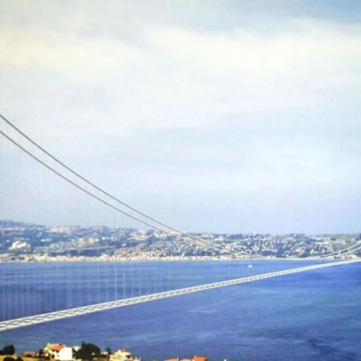 No al Ponte sullo Stretto di Messina, le opposizioni: «Nuovo progetto in poche ore e niente gara»