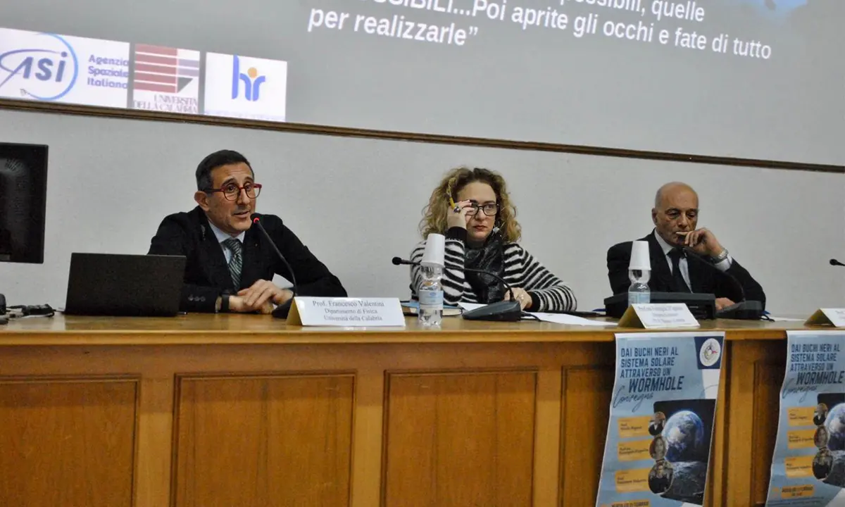 L'Unical si avvicina ai banchi di scuola attraverso i buchi neri...