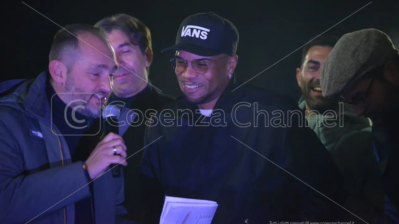 Guarascio: «Cosenza merita la Serie A, ci proveremo». E parte le festa | FOTOGALLERY