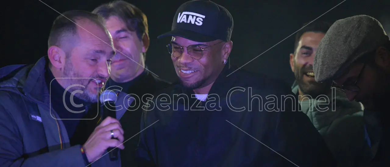 Guarascio: «Cosenza merita la Serie A, ci proveremo». E parte le festa | FOTOGALLERY