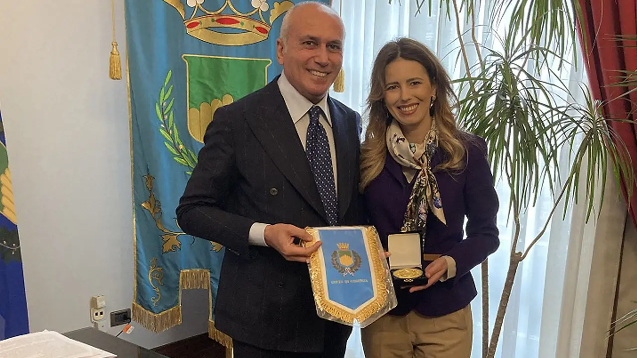 Cosenza, il console di Romania Ioana Gheorgias in visita da Caruso
