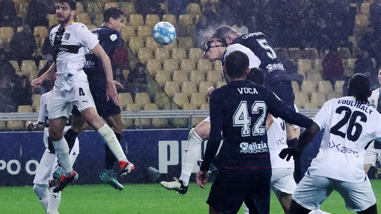 Cosenza pronto per il derby. A Parma i Lupi sfiorano la vittoria, ma è 1-1