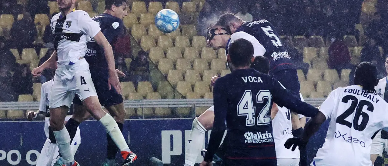 Cosenza pronto per il derby. A Parma i Lupi sfiorano la vittoria, ma è 1-1