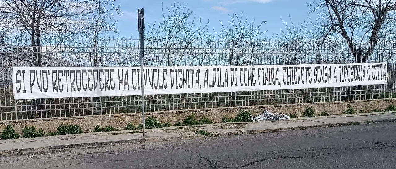 Castrovillari nel caos, i tifosi chiedono chiarezza sul futuro dei lupi rossoneri