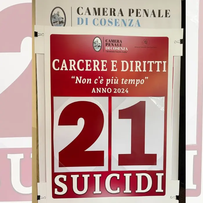 Cosenza, la Camera Penale installa \"il macabro contatore\" dei suicidi in carcere