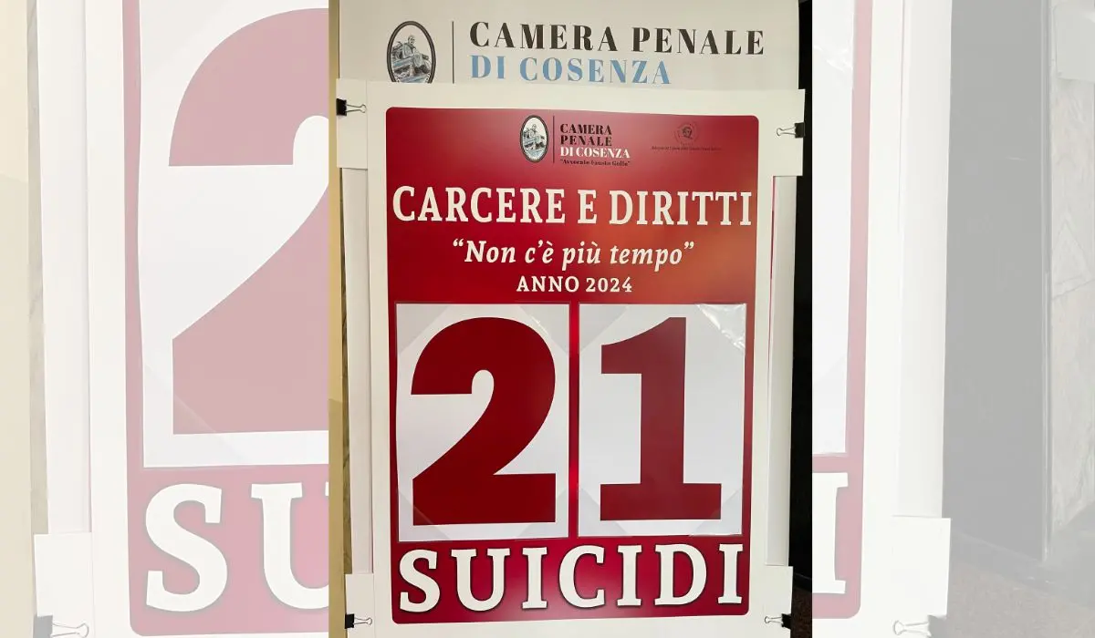 Cosenza, la Camera Penale installa \"il macabro contatore\" dei suicidi in carcere