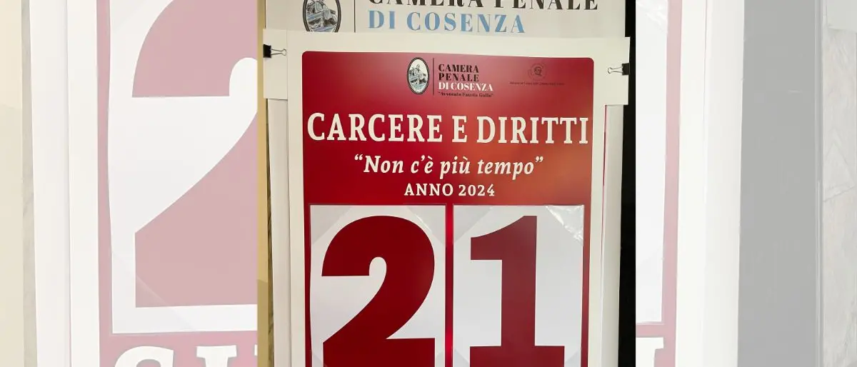 Cosenza, la Camera Penale installa \"il macabro contatore\" dei suicidi in carcere