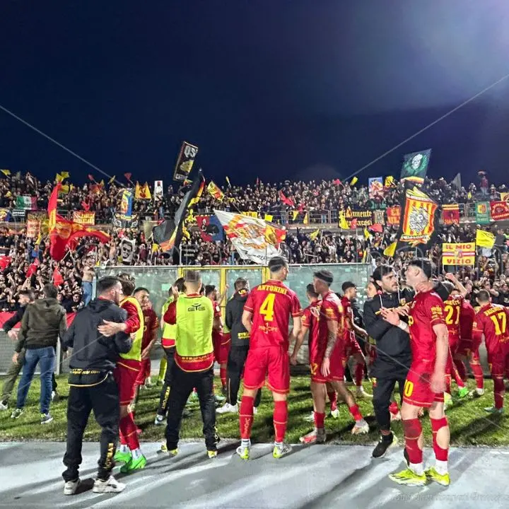 Festa giallorossa al \"Marulla\", il Catanzaro fa piangere i tifosi del Cosenza | FOTO