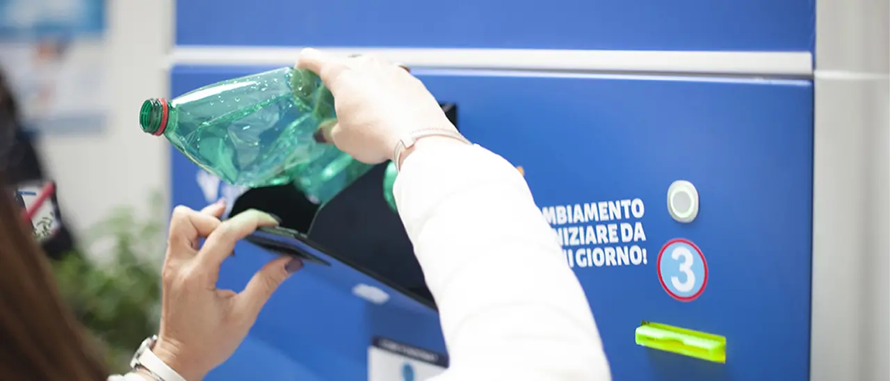 Aiello Calabro, premi per i cittadini che smaltiranno le bottiglie nel mangiaplastica