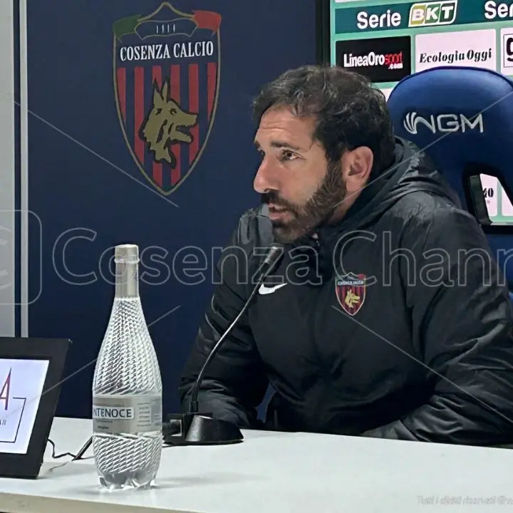 Cosenza, Caserta e il gol annullato a Calò: «Cosa ha fischiato l'arbitro?». E su Tutino...