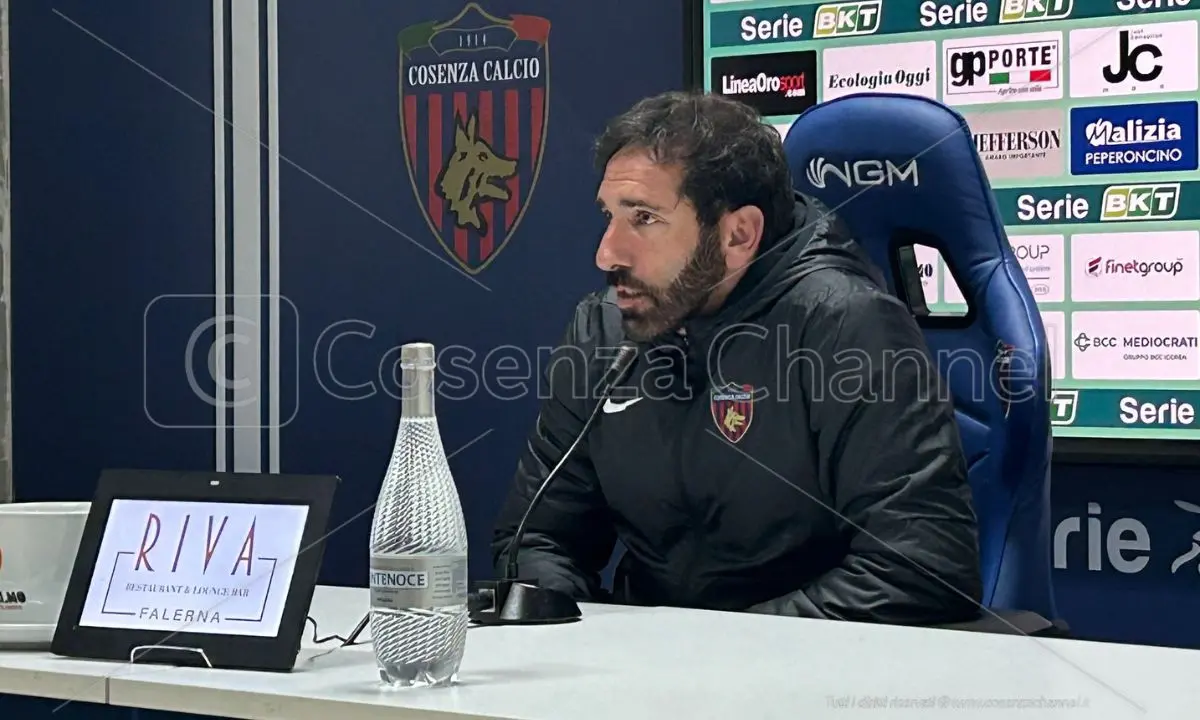 Cosenza, Caserta e il gol annullato a Calò: «Cosa ha fischiato l'arbitro?». E su Tutino...