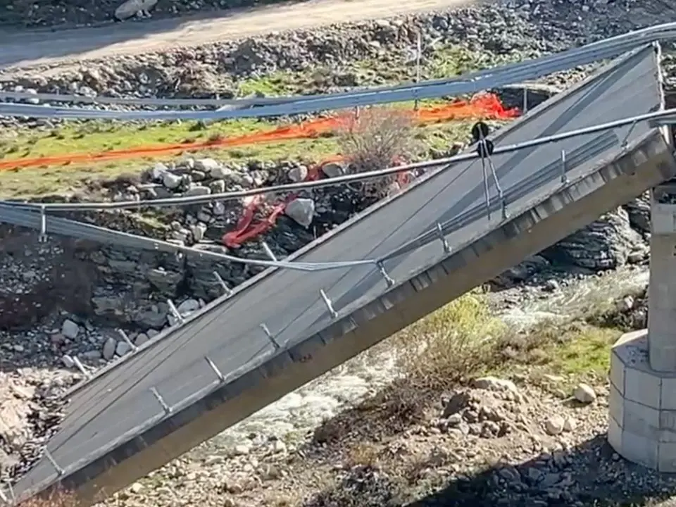 Isolamento di Longobucco dopo il crollo della campata della Sila-Mare: una comunità in crisi