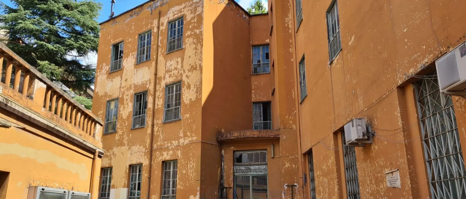 Scuola di Roma venduta ad un'azienda cosentina all'insaputa del Comune