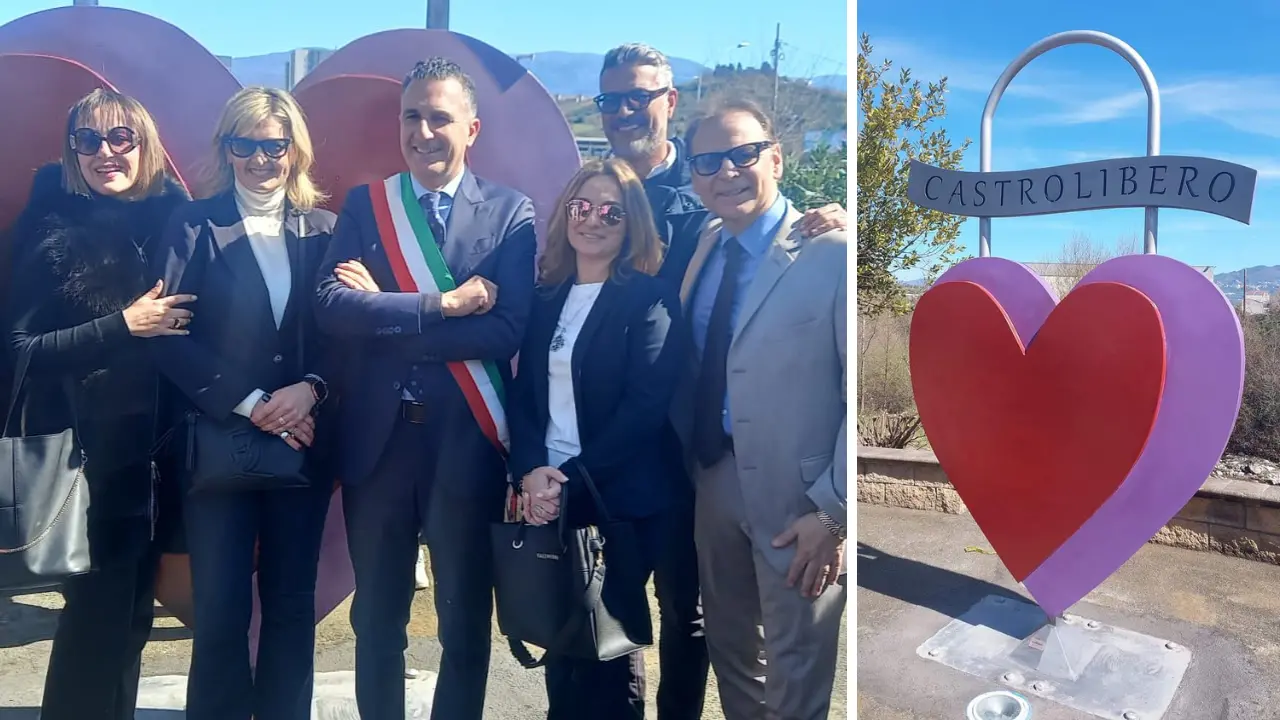 Castrolibero, installato un cuore con un lucchetto alle porte del territorio comunale