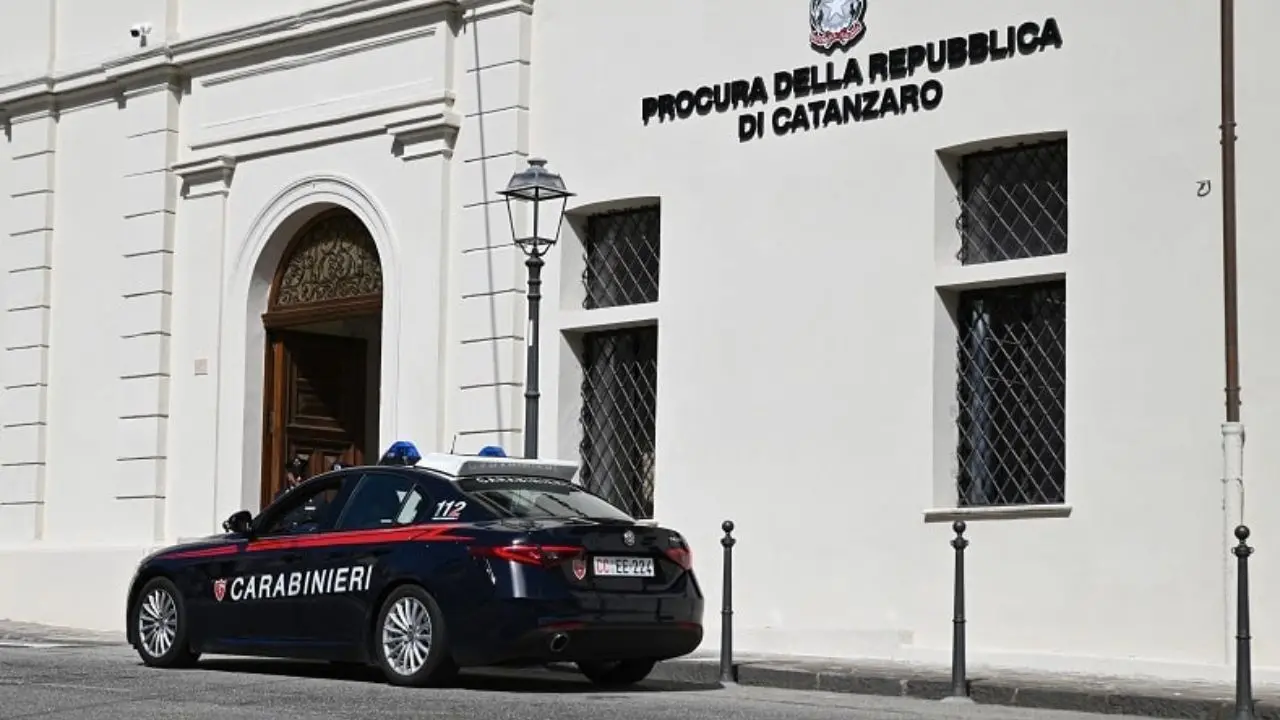Occhiuto indagato per corruzione, al vaglio della Procura gli incarichi in Ferrovie della Calabria