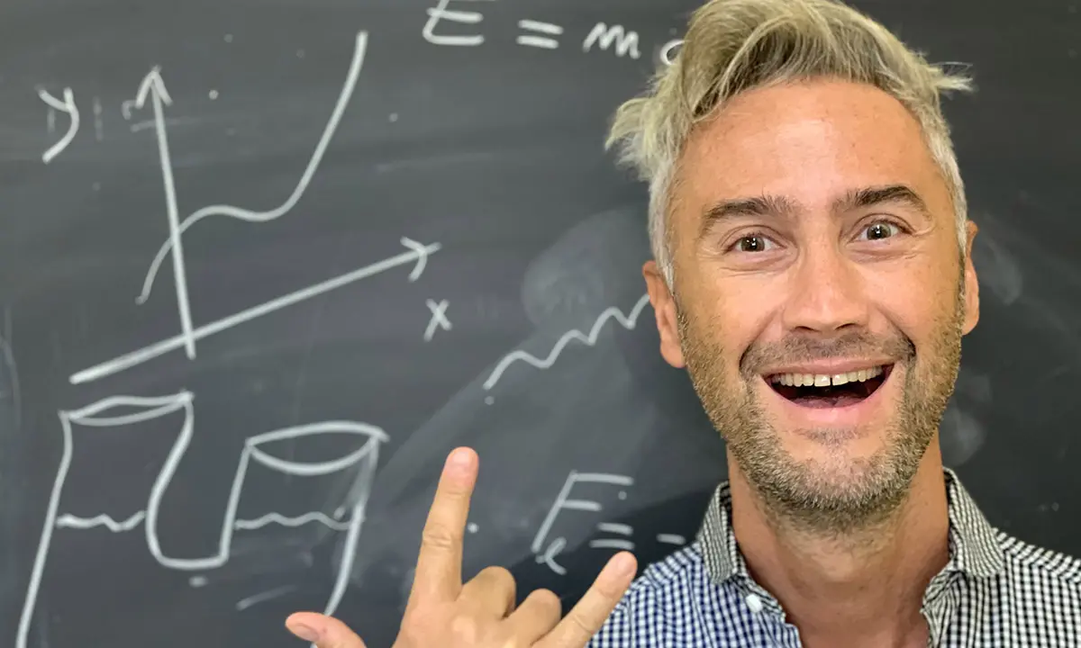 Torna a Rende il prof della \"Fisica che ci piace\". Il 22 Schettini in scena al Garden