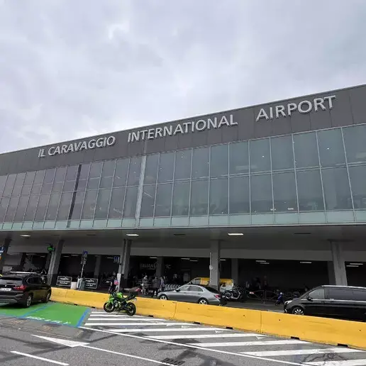 Tragedia a Orio al Serio, uomo muore risucchiato dal motore di un aereo\n